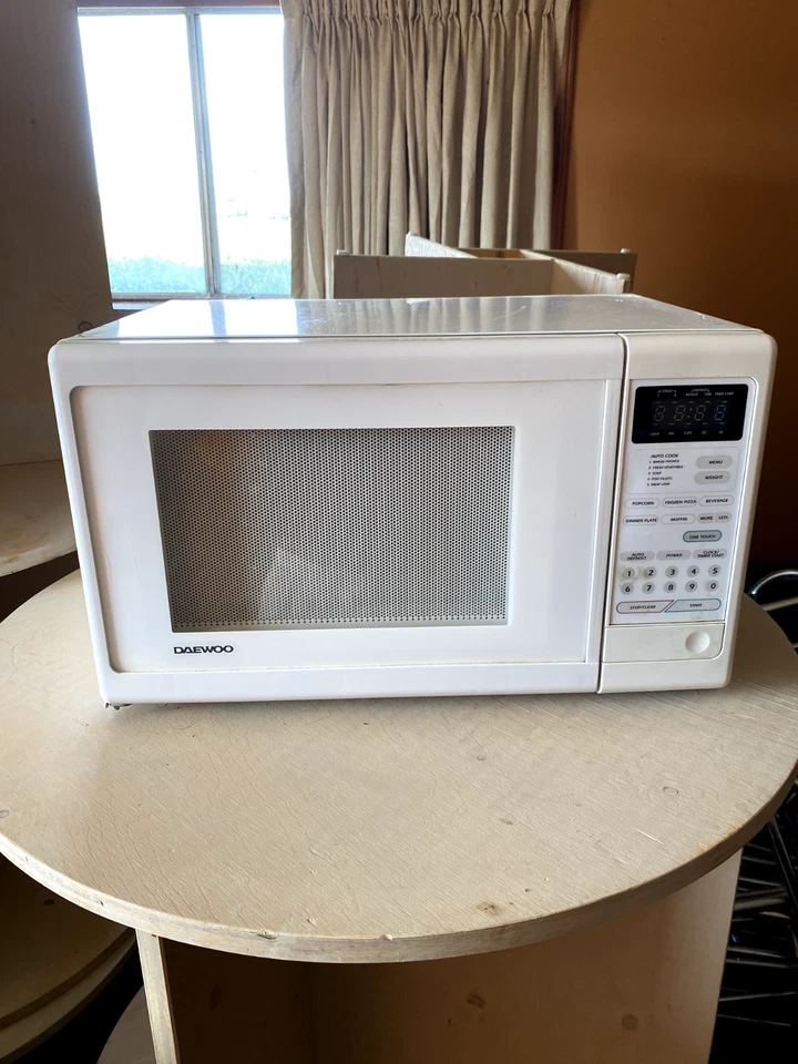 Micro-ondas DAEWOO branco multifuncional - Imagem 1 de 2