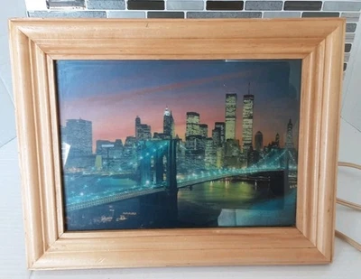 Galería de arte eléctrico vintage arte iluminado ciudad de Nueva York "TORRES GEMELAS" marco de madera Foto 1 de 4