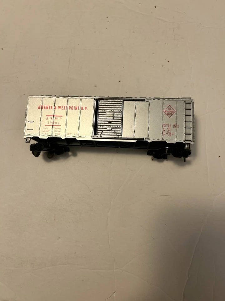 Fleischmann Atlanta & West Point A&WP 39004 Box Car  Missing Three Axles. - Image 1 of 4