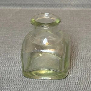 Antikes Glas Tintenfass Tintengrün Flasche eckig mundgeblasen Markenlos (UV) - Bild 1 von 10