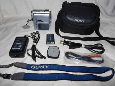 READ DESCRIPTION Sony DCR-PC105 MiniDv Mini Dv Camcorder Camera VCR Player - Photo 1/4