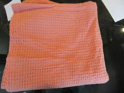 2 pañales de gofres POTTERY Barn Kids dorado + langosta bisque sesión de fotos muestra Foto 1 de 4