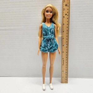 Barbie FASHIONISTA #173 Doll w/ Original Tie Dye Blue Romper Outfit & Shoes 2021 - Picture 1 of 6