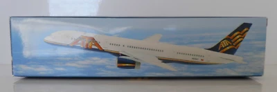 (AR 2) Modelo Snap-Fit Flight Miniatures 1:200 ATA 757-200 Foto 1 de 2