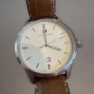 tommy hilfiger watch Stainless Case, Cream Colored Dial, & Brown Band H6 - Foto 1 di 12
