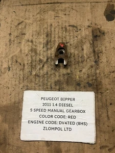 Peugeot Bipper 2011 1.4 Diesel - Einspritzdüsenhalter Klemme #4 - Bild 1 von 8