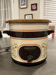Olla de cocción lenta Rival vintage de 3,5 cuartos de galón modelo 3150/2 floral de almendra - Imagen 1 de 8