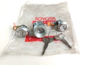 JUEGO DE BLOQUEO DE ENCENDIDO Y 2 LLAVES NUEVO/JAPÓN para TOYOTA COROLLA KE30 - Imagen 1 de 5