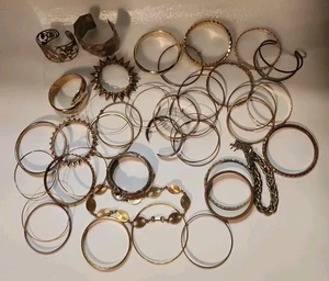 Lot 7 Lot of 40 Unique Costume Goldtone BRACELETS Gold Color Style - Picture 1 of 5