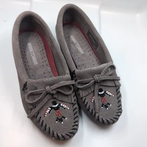 Minnetonka Gray Suede Moccasin Women's 6 Beaded Thunderbird EUC - Picture 1 of 8