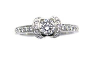 Anello di fidanzamento Tiffany & Co. .70ctw nastro di diamanti platino vendita al dettaglio $ 6.250 taglia 6,5 - Foto 1 di 6