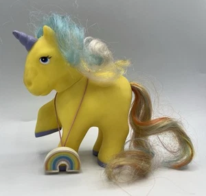 1989 REMCO Pretty Pets Fakies Fakey + Rainbow Necklace Yellow Unicorn - Picture 1 of 7