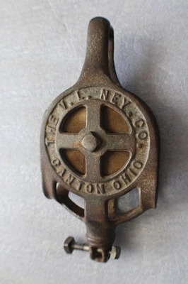 ANTIQUE NEY MF'G. Co. CANTON OHIO 408 CAST IRON & WOOD BARN TROLLEY PULLEY - Image 1 of 4
