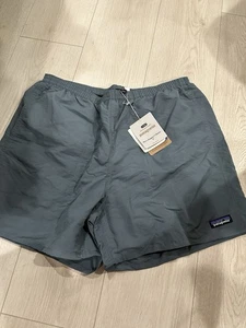 Nuevo Patagonia Hombre Bolsos 5" Pantalones Cortos Sueltos Verde Ciruela L - Imagen 1 de 3