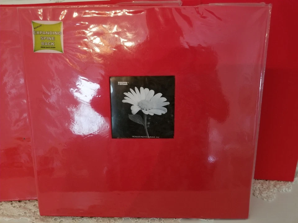 Álbum de recortes Red Pioneer 12"x12" coberto de pano pós encadernado - Imagem 1 de 3