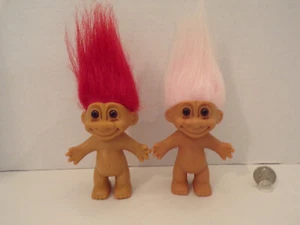 Russ Troll Puppe ~ 4 Zoll ~ Vintage ~ 1 rotes Haar ~ 1 weiß rosa Haar ~ beide braune Augen - Bild 1 von 5