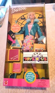 Toys R Us in Times Square New York Barbie bambola 2001 Mattel n. 52630 NRFB - Foto 1 di 2