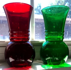 ~Jarrones acanalados vintage Anchor Hocking rojo rubí y verde bosque ~ 6"-1/2" - Imagen 1 de 4