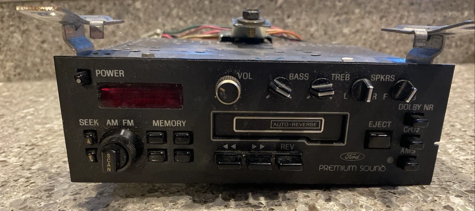 Chicote de fios/amplificador de rádio cassete AM/FM digital som premium Ford Mustang 1985 - Imagem 1 de 4