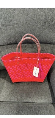 Bolso de playa Tommy Bahama de plástico tejido rosa rojo Foto 1 de 4