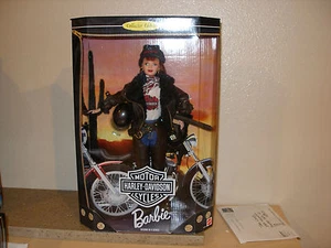 1998 HARLEY-DAVIDSON BARBIE DOLL REDHEAD SIGN BY DESIGNER SECOND IN A SERIES - Picture 1 of 3