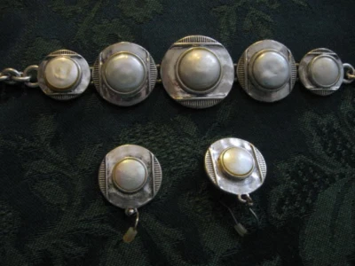 Juego de pendientes y brazaletes de madreperla de resina simulada Lucky Brand Foto 1 de 4