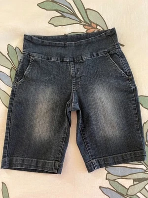 Pantalones cortos de mezclilla elásticos con frente plano JAG calce clásico para mujer 2 Foto 1 de 4