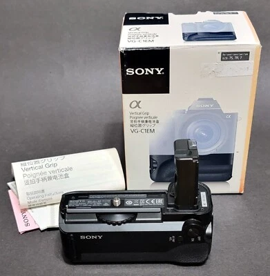 Sony Vertical Grip VG-C1EM in Box w/ Manual For ILCE-7S 7R 7 - Image 1 of 4