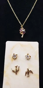 20" 4 leaf clover multicolor necklace/ 2 sets of gold tone earrings. Great shape - Picture 1 of 3