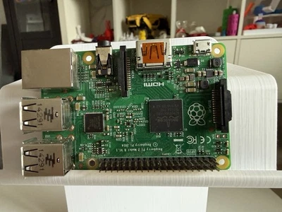 Raspberry Pi 2 Model B V1.1 ohne Zubehör mit  64GB Micro SD Karte - Bild 1 von 3