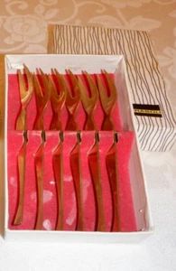 6 Tenedores de Cóctel Grasoli MCM Dorado Galvanizado Alemania En Caja Queso de Oliva Fiesta - Imagen 1 de 7