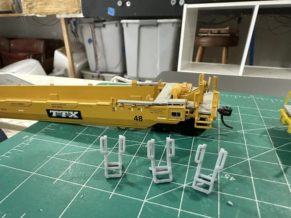 REPAIR KIT  Org Style  Athearn Ho Scale TTX  48' Husky Stack Well Car - Image 1 of 1