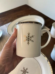 Set Of 4 Target SILVER NOEL SNOWFLAKE / ARCTIC SOLSTICE Porcelain Trim Mug 4" - Picture 1 of 2