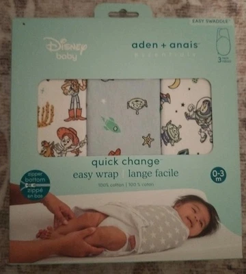 Aden + Anais Essentials Envoltura Fácil Cambio Rápido Pequeño/Mediano Toy Story Foto 1 de 4
