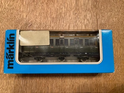 Märklin H0 4206 Personenwagen mit Inneneinrichtung grün der KPEV 1. Klasse *OVP* - Bild 1 von 4