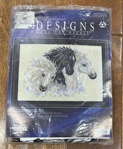 Leisure Arts Zahnseide Nadelspitze Design #5804 Wildpferde  - Bild 1 von 4