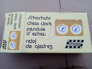Schachuhr -schon etwas älter -im org. Karton -funktioniert,14,8x 8x3,7 cm APF - Bild 1 von 5