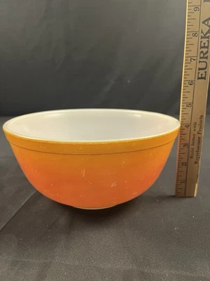 VINTAGE PYREX 403 Burnt ORANGE NESTING MIXING BOWL 2.5 Qt - Image 1 of 4