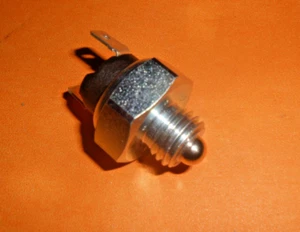 LAND ROVER RANGE ROVER 2.4TD 3.5(1969-92)REVERSING LIGHT SWITCH -54850 - Picture 1 of 3