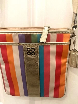 Bolso Bandolera Coach Julia Stripe Legacy Swingpack Multicolor Rayas 8,5 x 7,5 Foto 1 de 4