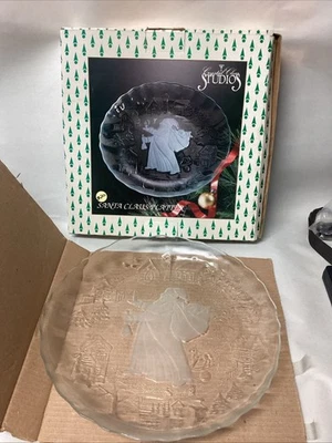 Crystal Clear Studios 312156 13-дюймовое круглое матовое блюдо Санта-Клауса с коробкой 1993 - Изображение 1 из 4