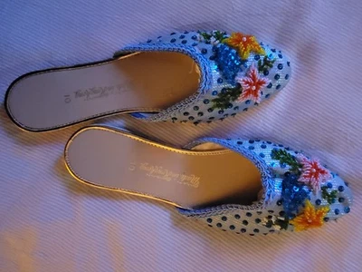 Винтажные вышитые бисером мулы сделано в Гонконге - Изображение 1 из 4