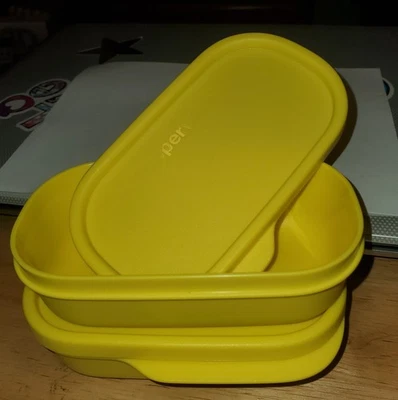 2 contenedores de almuerzo Tupperware amarillos con tapas... nuevos... 4 onzas cada uno Foto 1 de 4