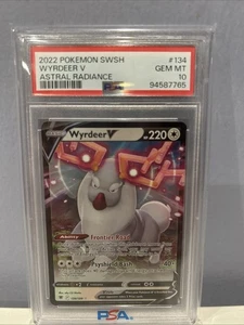 ESPADA Y ESCUDO WYRDEER V POKEMON RESPLANDOR ASTRAL 134/189 PSA 10 - Imagen 1 de 2