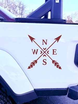 ARROWS BRÚJULA calcomanía de vinilo sm - pegatina para parachoques ventana de pared Jeep coche camión Foto 1 de 4
