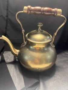 VINTAGE SOLID BRASS TEA POT KETTLE WITH WOODEN HANDLE MADE IN INDIA - Picture 1 of 7