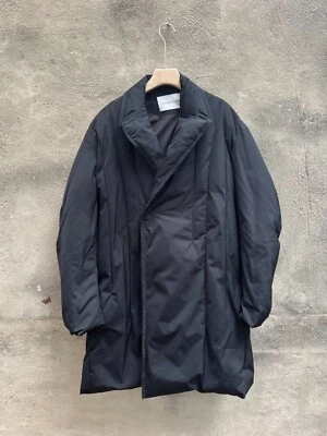 Abrigo acolchado Cornerstone by Sun Yun negro de longitud media para hombre AW20 Foto 1 de 4