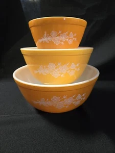 Vintage 3 Pyrex Orange Mixing Bowls Butterfly Gold Flowers Glossy Bright Color! - Picture 1 of 12