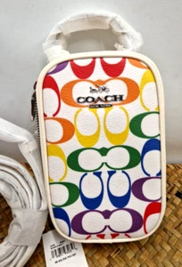 Borsa Coach bianca firma C tracolla in pelle nuova con etichette Rainbow Pride Camrea - Foto 1 di 12