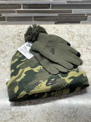 Nuevo conjunto de gorro y guantes Nike para niños 8-20 Swoosh con estampado integral de repetición precio de venta sugerido por el fabricante $28 Foto 1 de 3